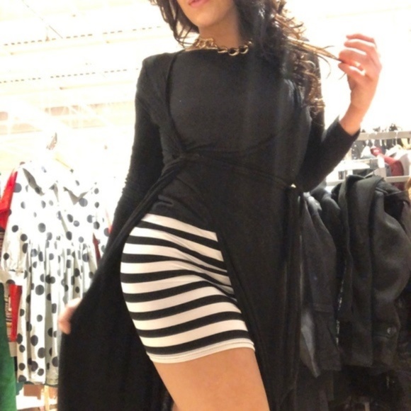 Dresses & Skirts - Bodycon Black & White Striped Long Sleeve Dress